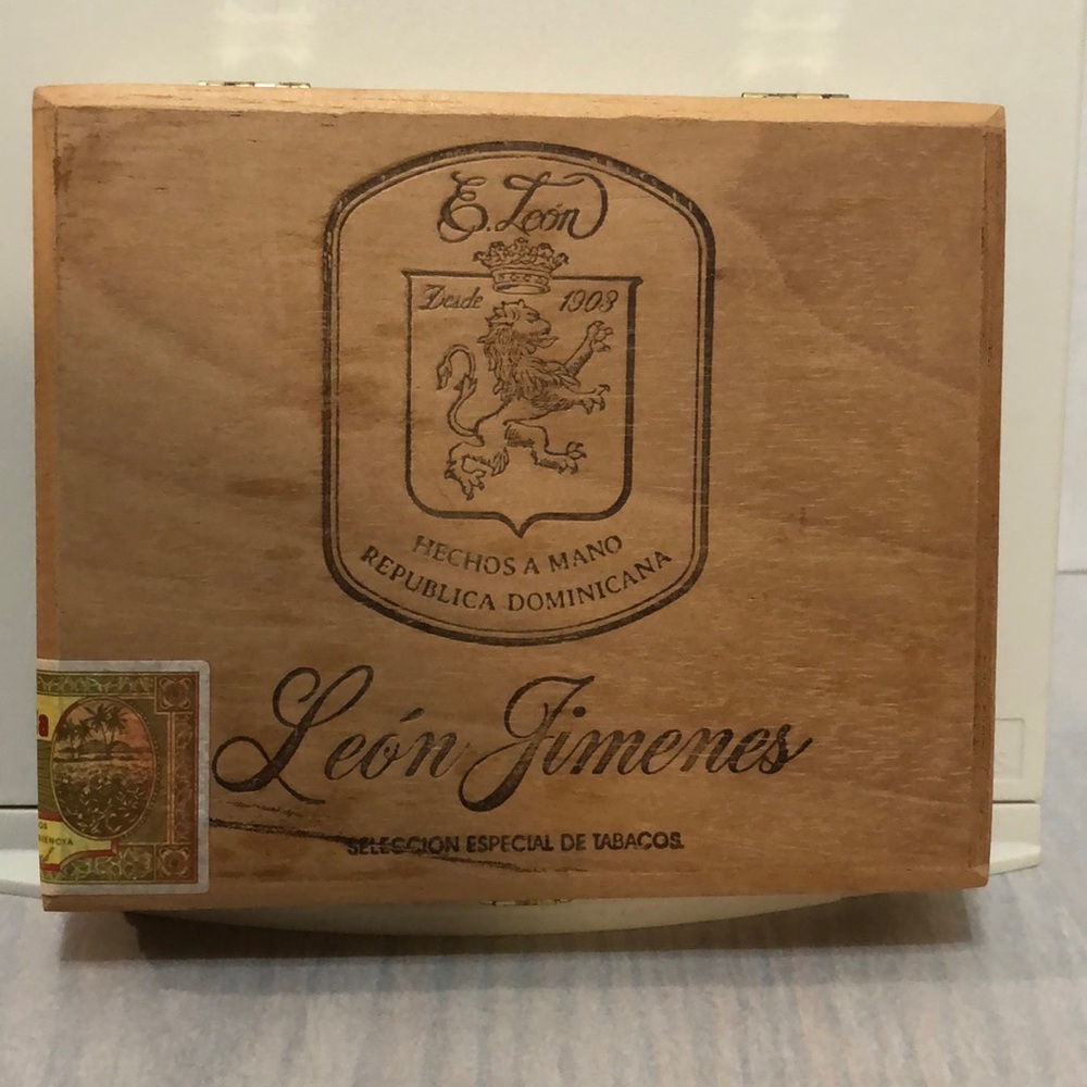 Leon Jimenes Spanish cedar cigar box